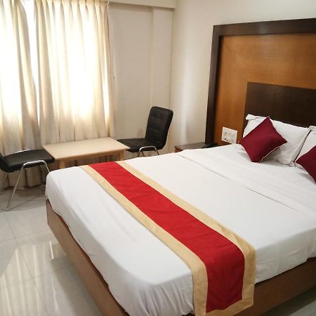 העיר בנגלור Hlv Grand Inn מראה חיצוני תמונה