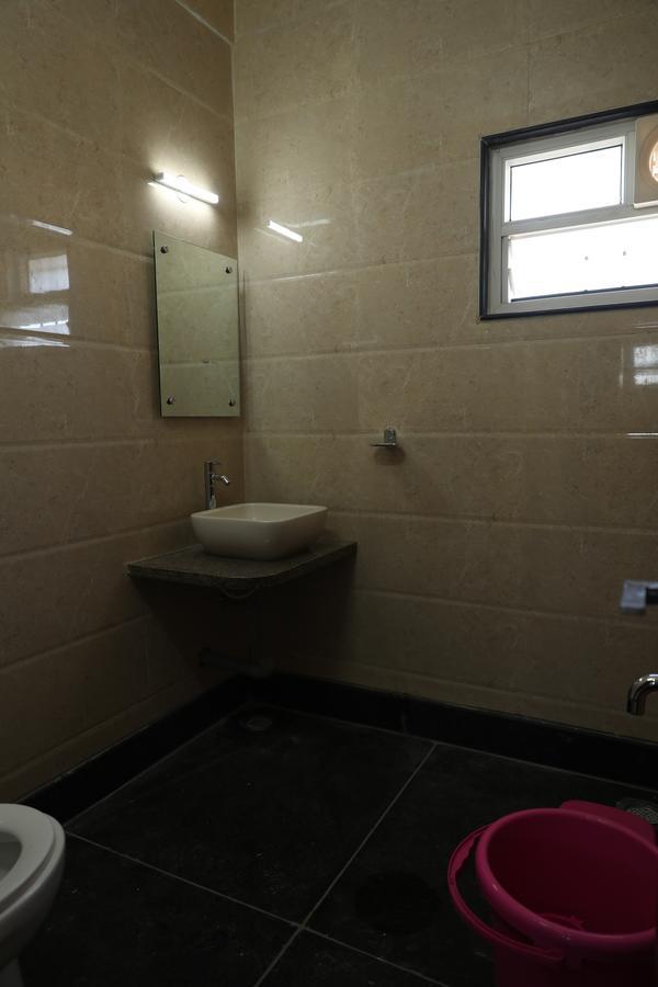העיר בנגלור Hlv Grand Inn מראה חיצוני תמונה