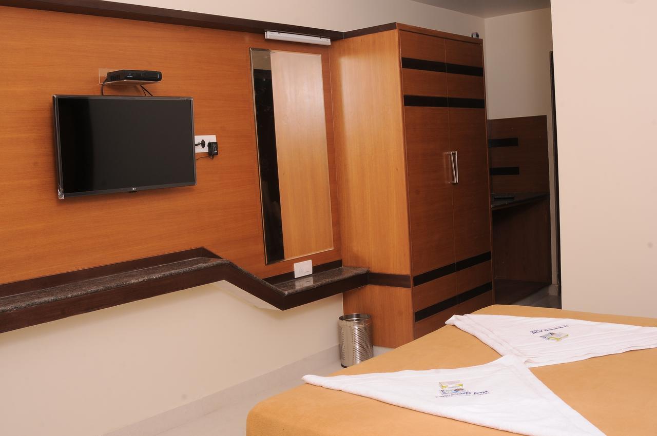 העיר בנגלור Hlv Grand Inn מראה חיצוני תמונה