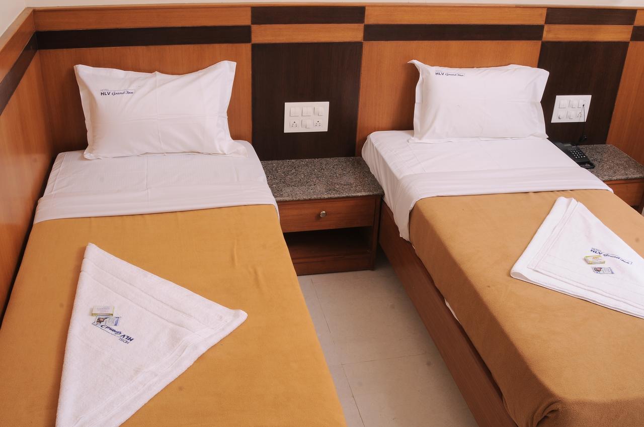 העיר בנגלור Hlv Grand Inn מראה חיצוני תמונה