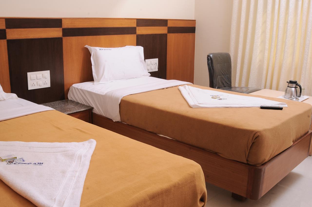 העיר בנגלור Hlv Grand Inn מראה חיצוני תמונה