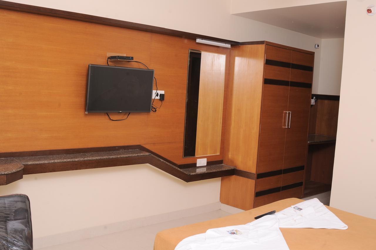 העיר בנגלור Hlv Grand Inn מראה חיצוני תמונה