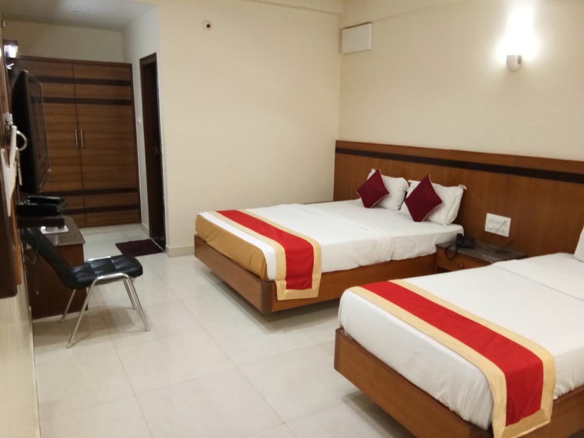 העיר בנגלור Hlv Grand Inn מראה חיצוני תמונה