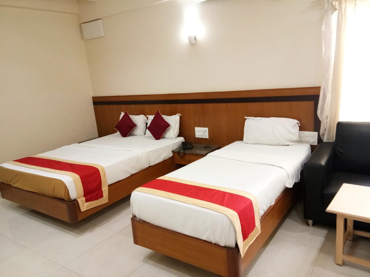 העיר בנגלור Hlv Grand Inn מראה חיצוני תמונה