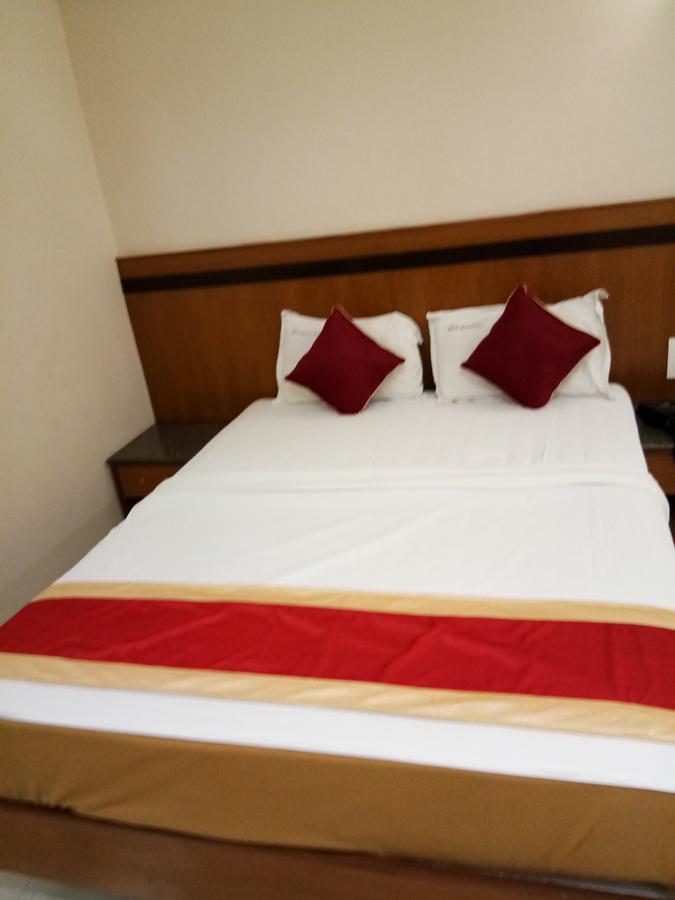 העיר בנגלור Hlv Grand Inn מראה חיצוני תמונה